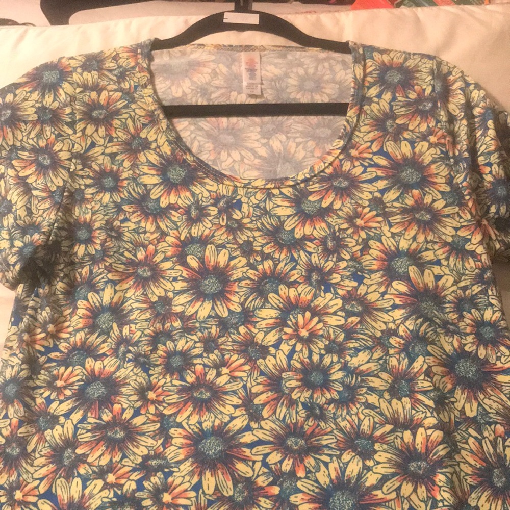 Lularoe classic tee